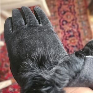 Elegant Black Fur-Trimmed Gloves. Geniuine Leather With Rabbit Fur.